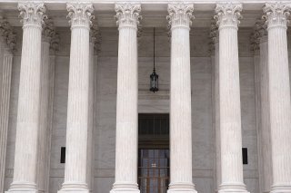 Les six magistrats conservateurs de la Cour suprême ont jugé, contre l'avis des trois progressistes, contraire à la Constitution les procédures d'admission sur les campus prenant en compte la couleur de la peau ou l'origine ethnique des candidats....